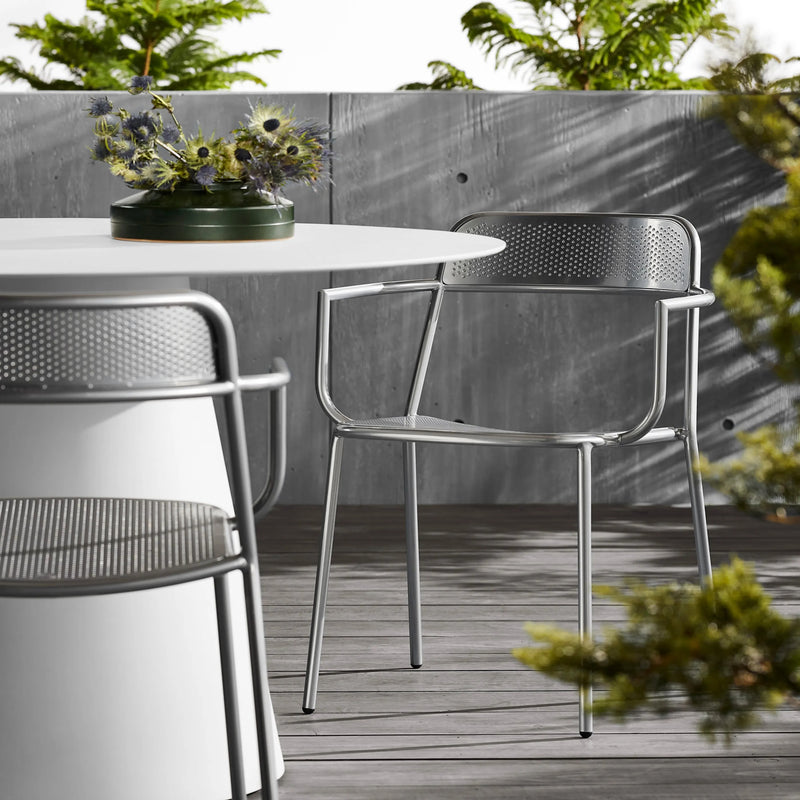 Trim Armchair en Carmine