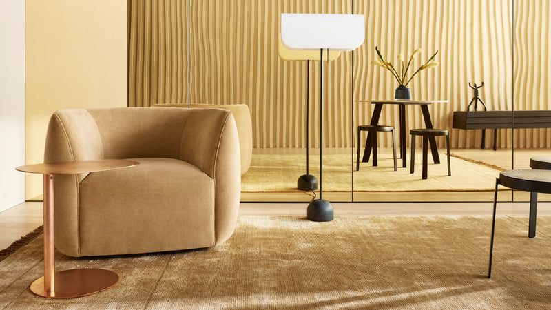 Council Swivel Lounge Chair en Camel Velvet