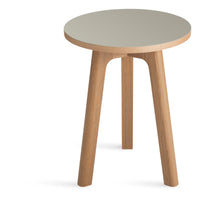 Apt Tall Side Table en Putty / White Oak - ángulo 4