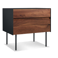 Clad Nightstand en Walnut / Oblivion - ángulo 2