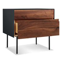 Clad Nightstand en Walnut / Oblivion - ángulo 4