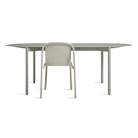 Comeuppance Dining Table en Grey Green - ángulo 2