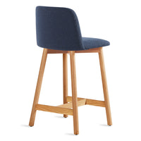 Chip Stool en Toohey Navy - ángulo 4