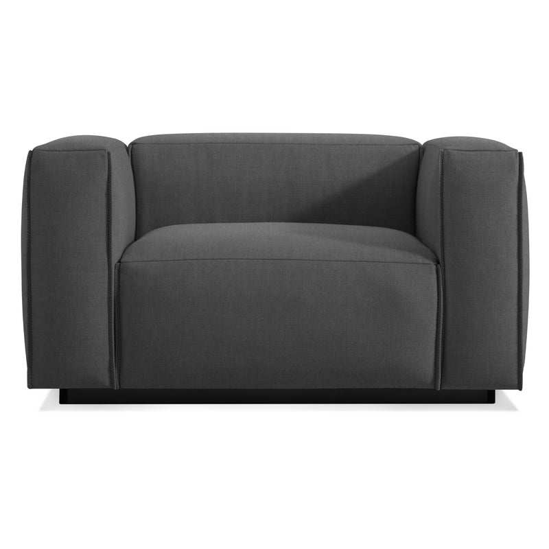 Cleon Lounge Chair en Maharam Meld in Panda