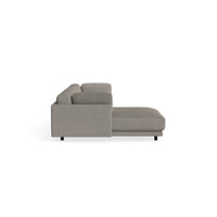 Sunday Small Sofa with Chaise en Sanford Black - ángulo 4