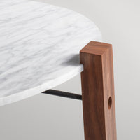Free Range Side Table en Marble - ángulo 6