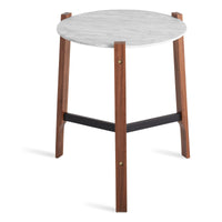 Free Range Side Table en Marble - ángulo 2