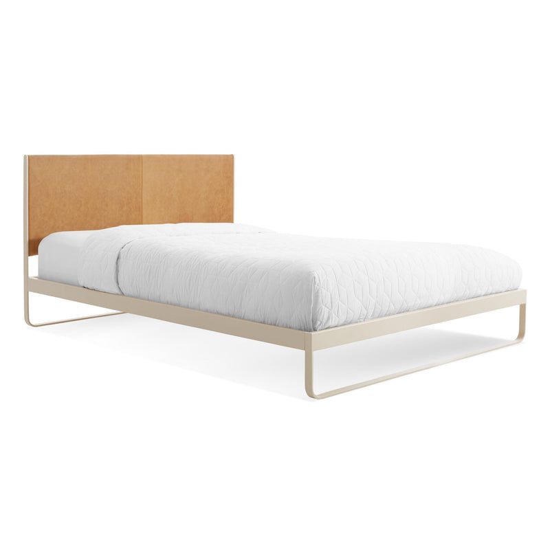 Me Time Bed in Camel Leather / Ivory