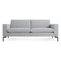 New Standard Small Sofa en Maharam Mode in Intaglio - ángulo 1