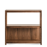 Open Plan Small Low Bookcase en Walnut - ángulo 1