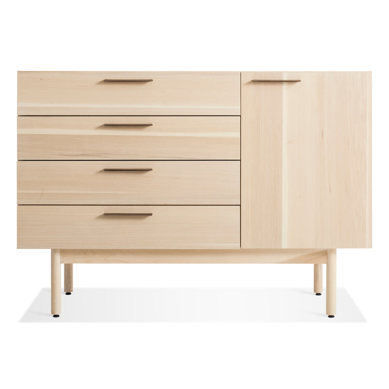 Shale 4 Drawer / 1 Door Credenza en Hickory