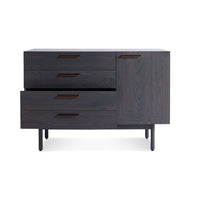 Shale 4 Drawer / 1 Door Credenza en Smoke - ángulo 2
