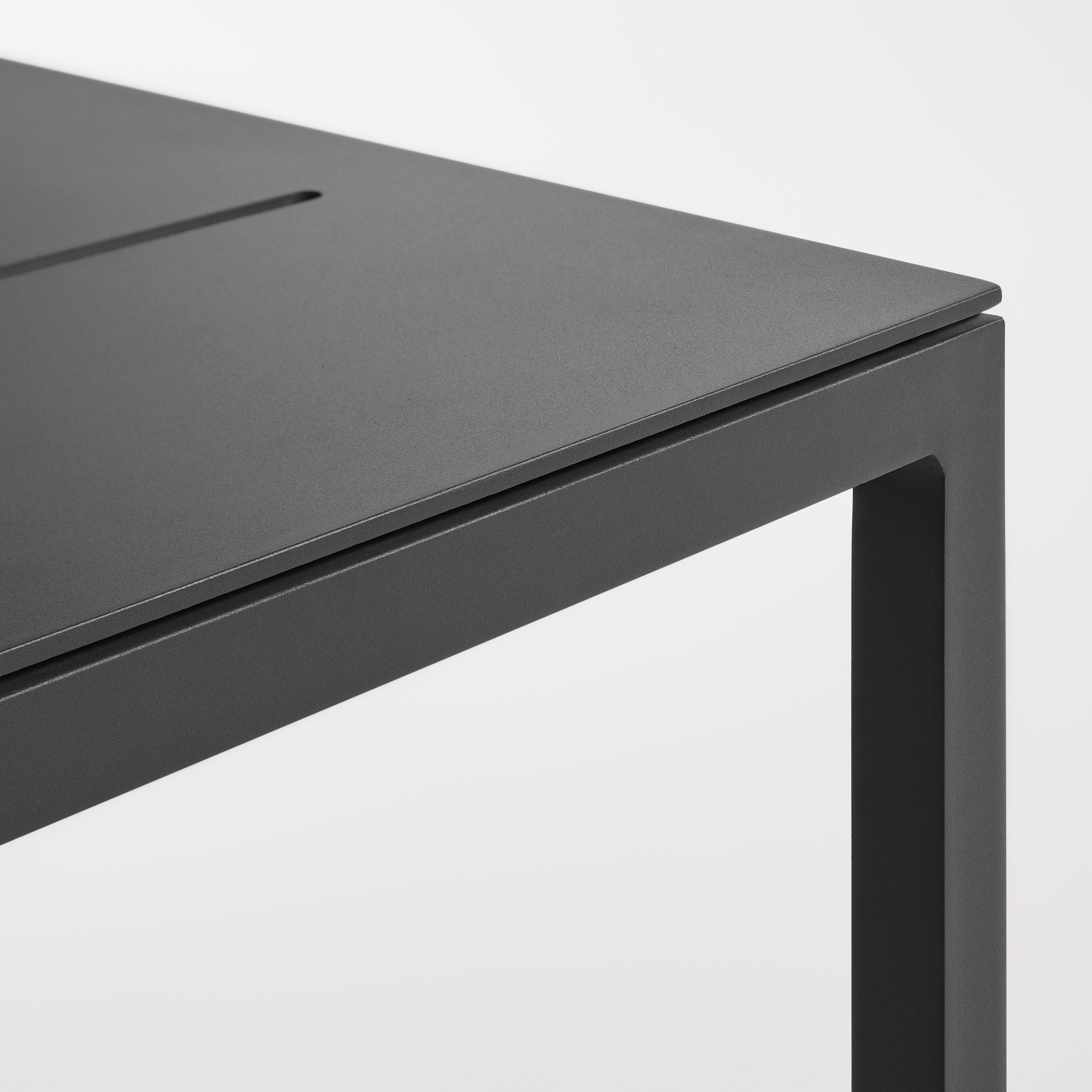Skiff Outdoor Coffee Table | Blu Dot