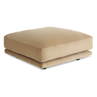 Sunday Small Ottoman en Camel Velvet - ángulo 3
