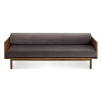 Souvenir Sofa en Storm Velvet / Walnut - ángulo 4