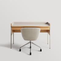 Tabloid Desk en White Oak / Putty - ángulo 12